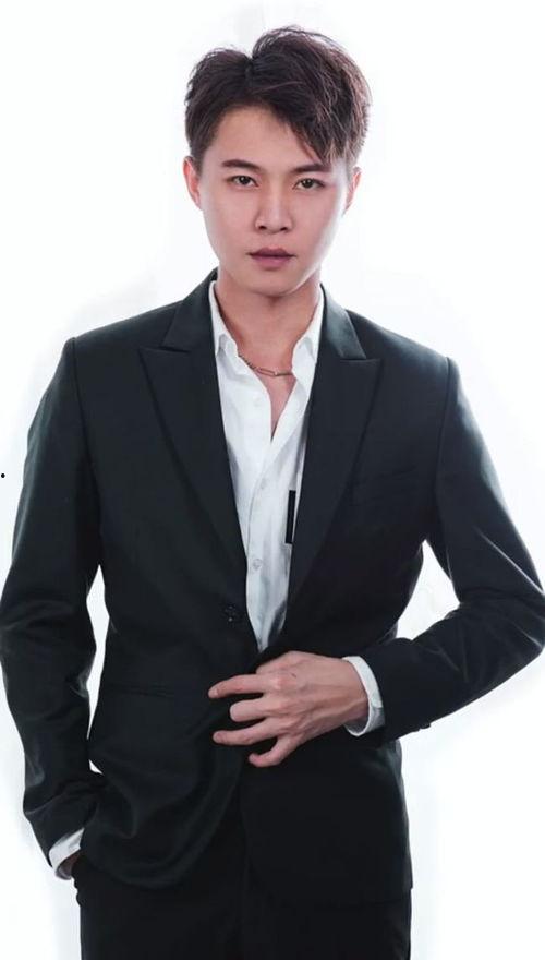 郑源爆料他爸视频播放,揭秘明星背后的家庭生活